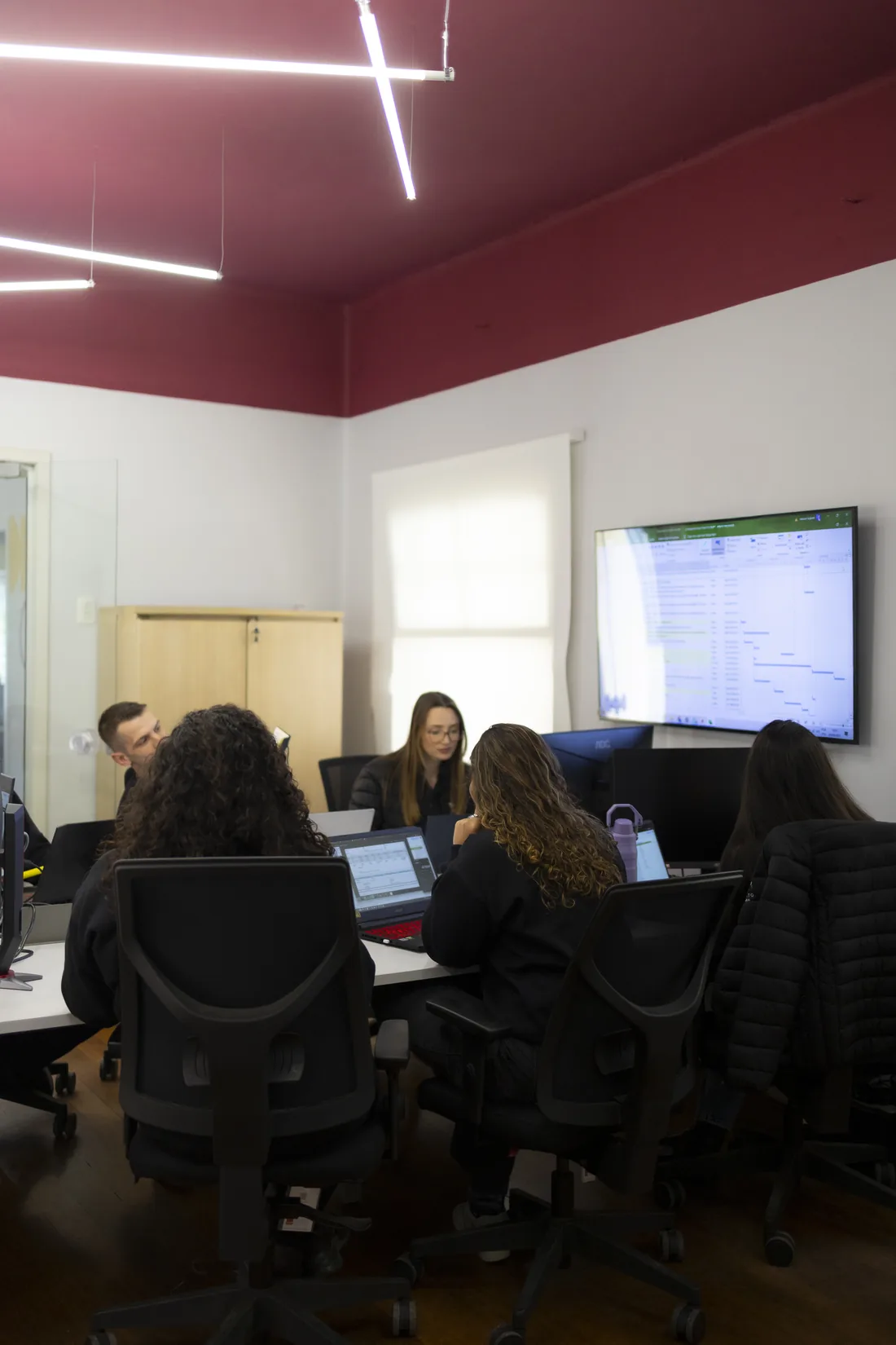 Equipe da Momento Engenharia em reunião
